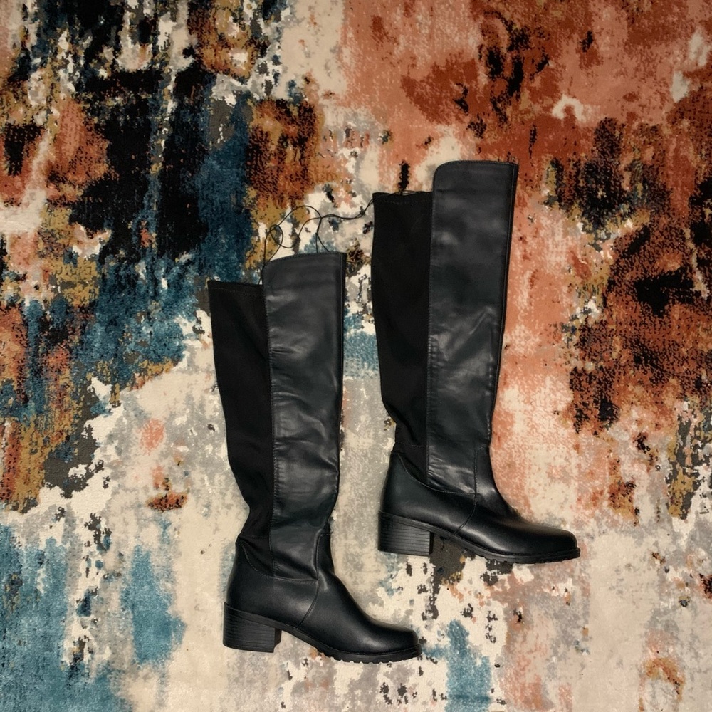 Knew high boots